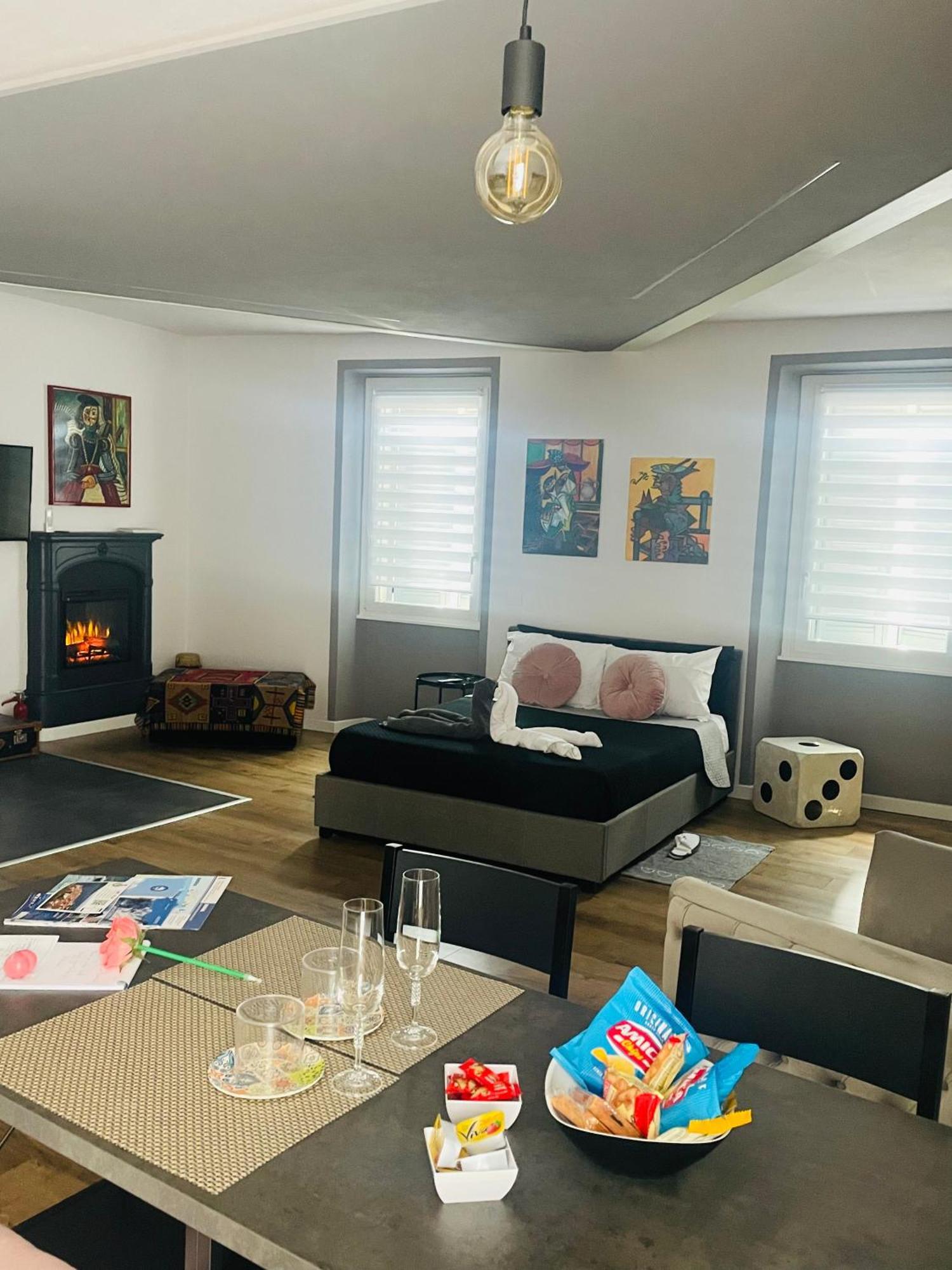 Arona Picasso'S House Modern Art Apartment Bagian luar foto